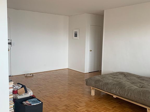 4th image of 2932 W 5th St APT 21A