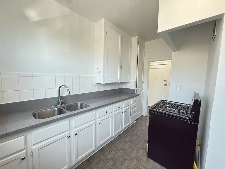 234 S Kenmore Ave #206 — Photo 4