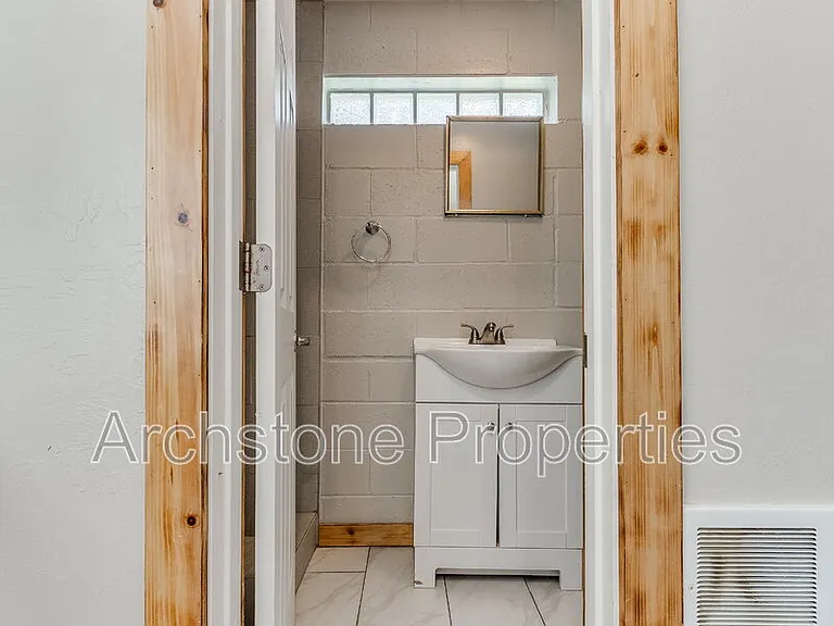 2006 NW 26th St #1/2-B — Photo 21