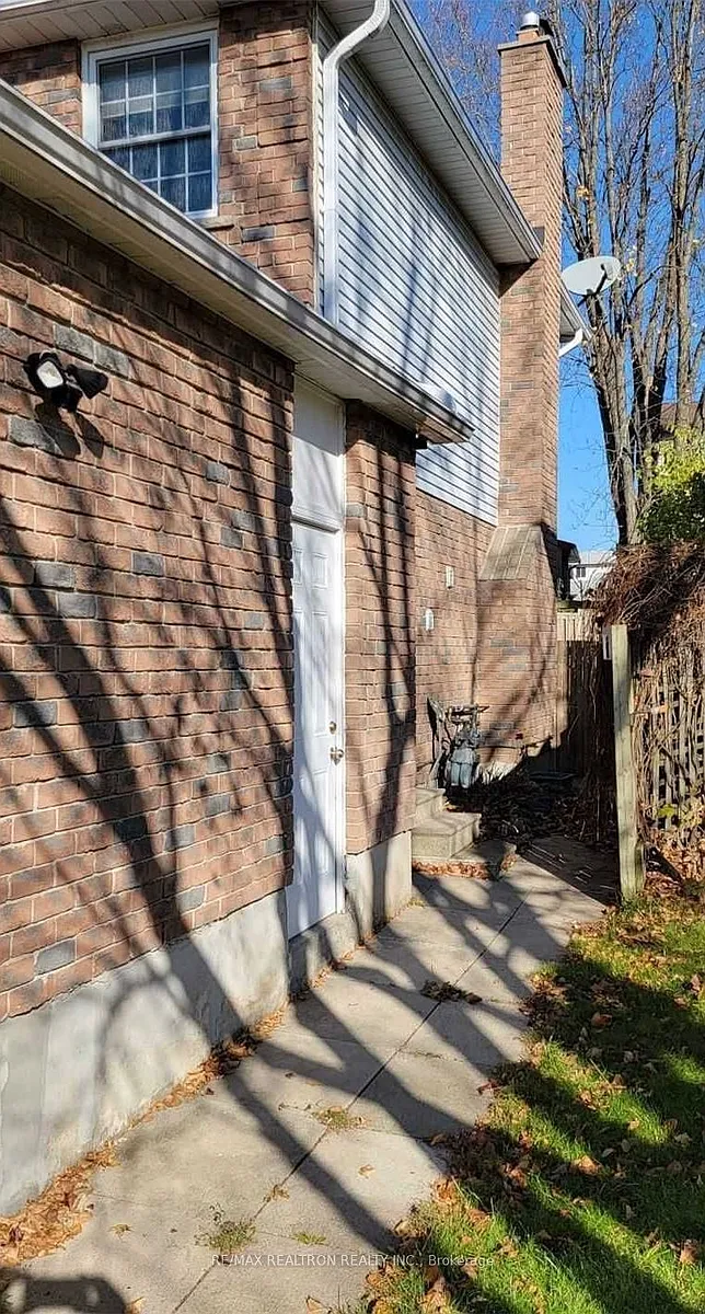 Building Photo - 83 Hazelwood Dr E #BSMNT