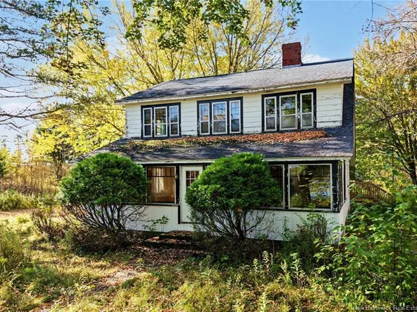 238 Bourque Ln, Fredericton, NB E3B 7E3
