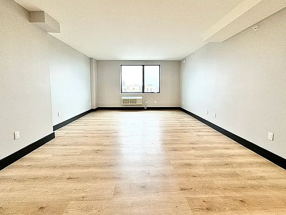 2nd image of 88 Linden Blvd #8D