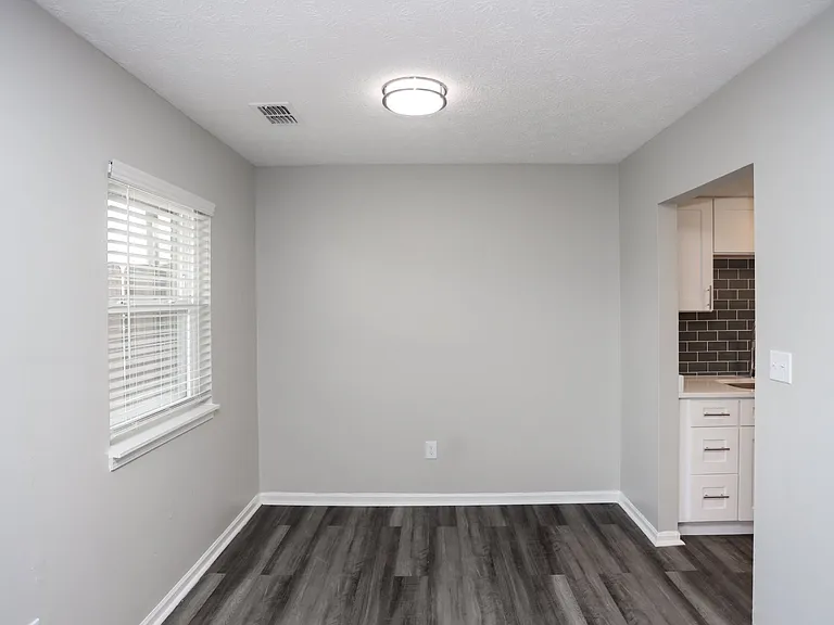 Meridian Court South — Photo 12