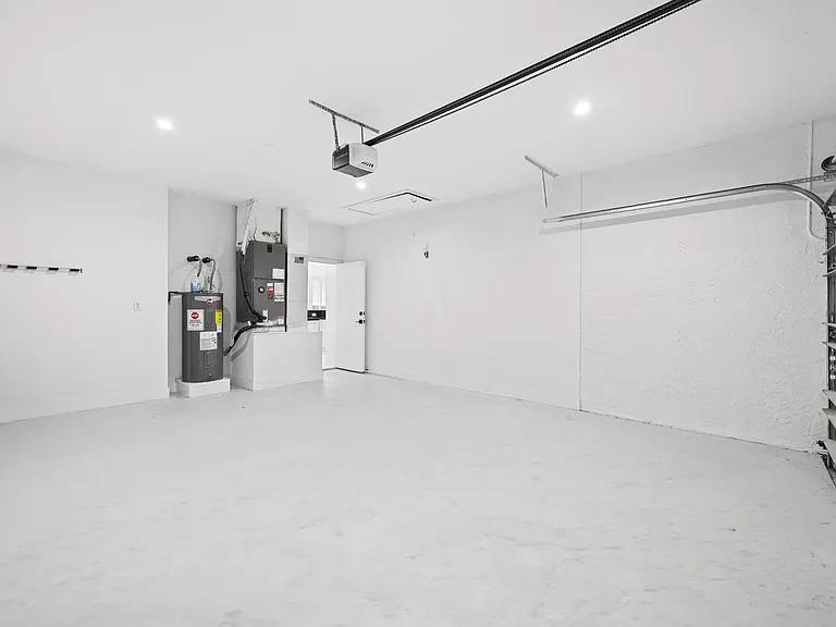 1209 Olympic Cir — Photo 47