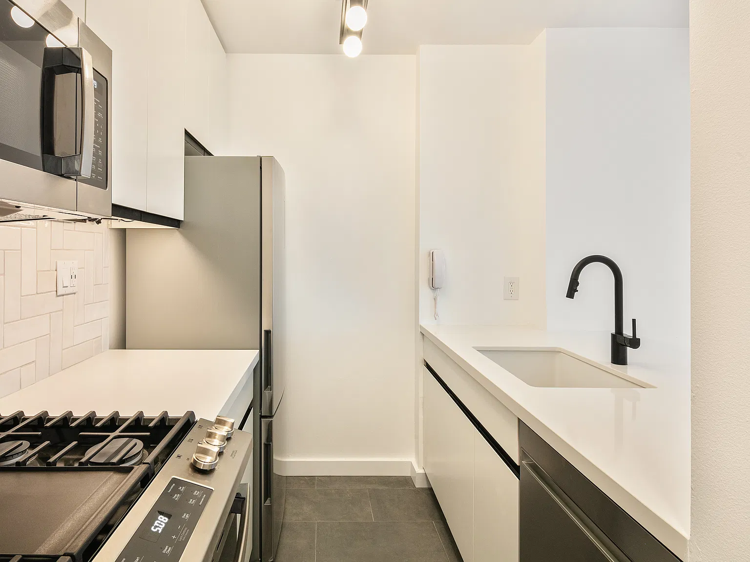 235 W 56th St — Photo 2