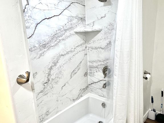 Shower/tub