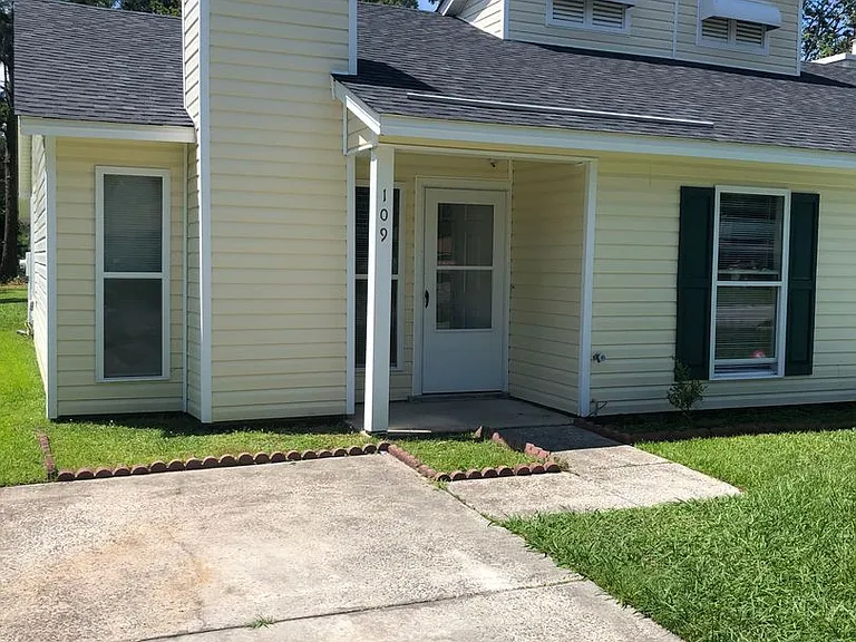 109 Twin Wood Dr — Photo 1