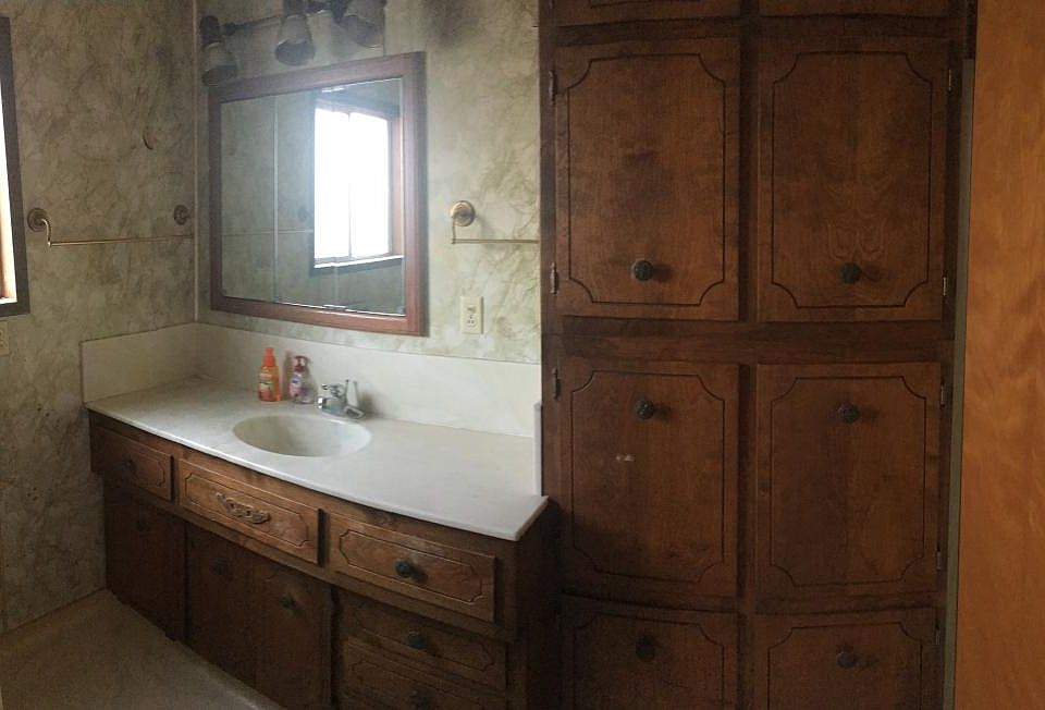 2nd image of 742 Mariposa Ave #1/2