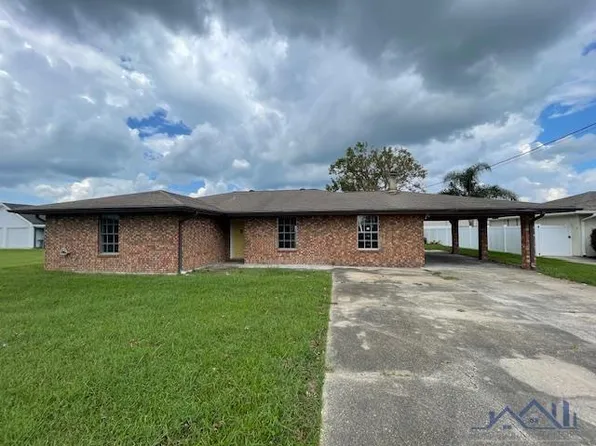110 Saint Anthony St, Raceland, LA 70394