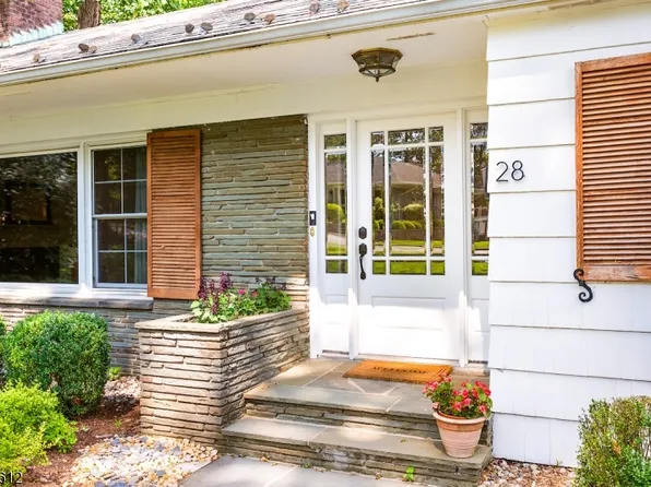 28 Londonderry Way, Summit City, NJ 07901