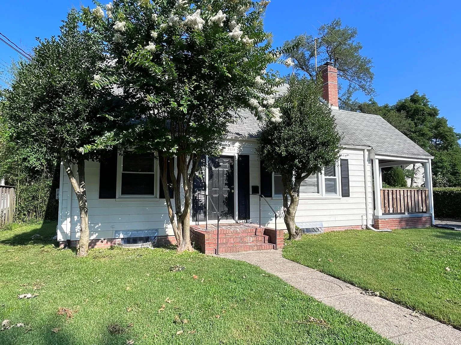4 bed, 1326 sqft, $5,565 — Photo 2