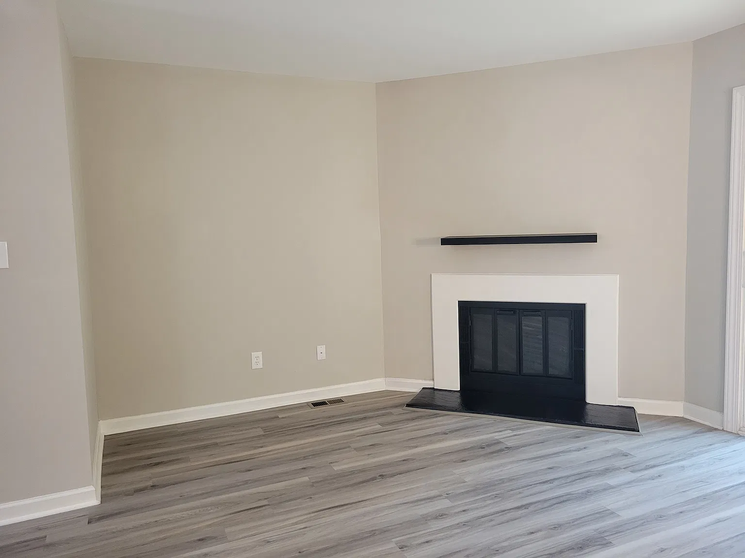 4225 The Oaks Dr — Photo 3