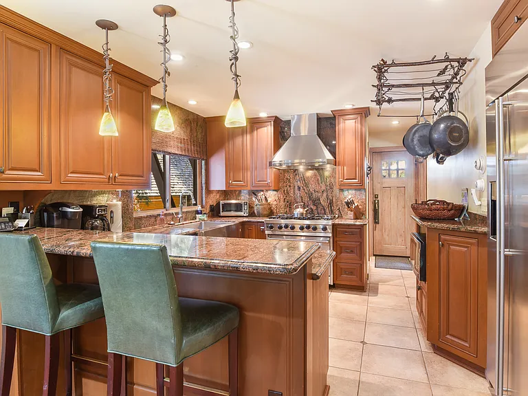 5627 Victoria Rd — Photo 8