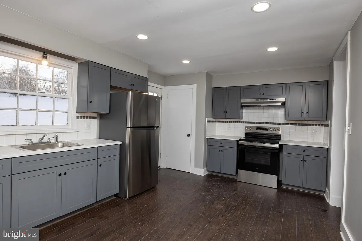 Building Photo - 6192 Lower York Rd #B