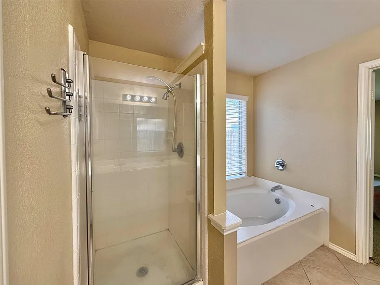 1810 Katlyn Ln — Photo 26