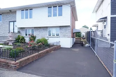92 Newman St #2