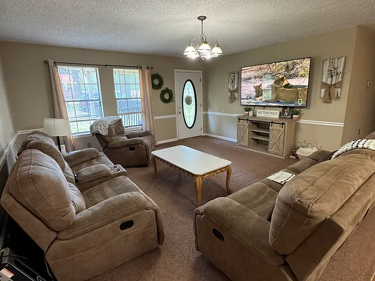 106 Kenwood Dr — Photo 2
