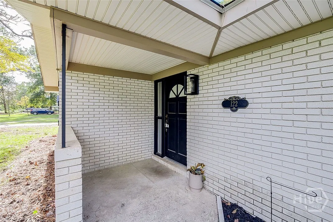 3 bed, 2.0 bath, 1663 sqft, $2,200 — Photo 3