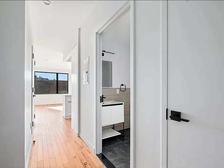 1950 Amsterdam Ave #2B — Photo 6