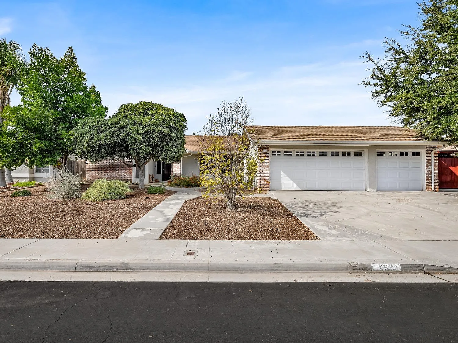 468 Burgan Ave photo 1
