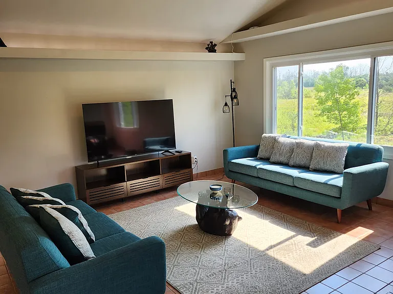 2084 Lake Shore Rd — Photo 3