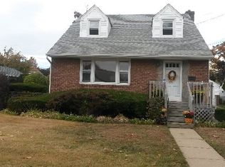 1649 W End Ave, New Hyde Park, NY 11040