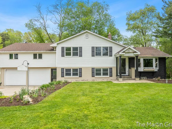 6610 Riga Ave NE, Rockford, MI 49341