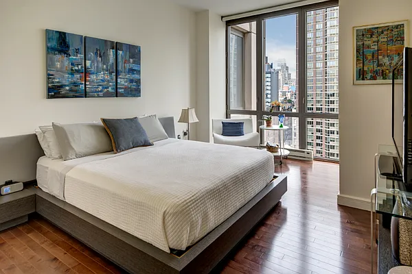 Sold by Compass | media 22