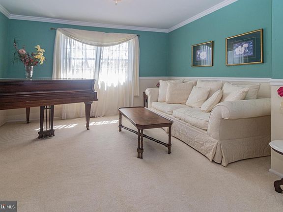 2nd image of 832 Cotswold Rd