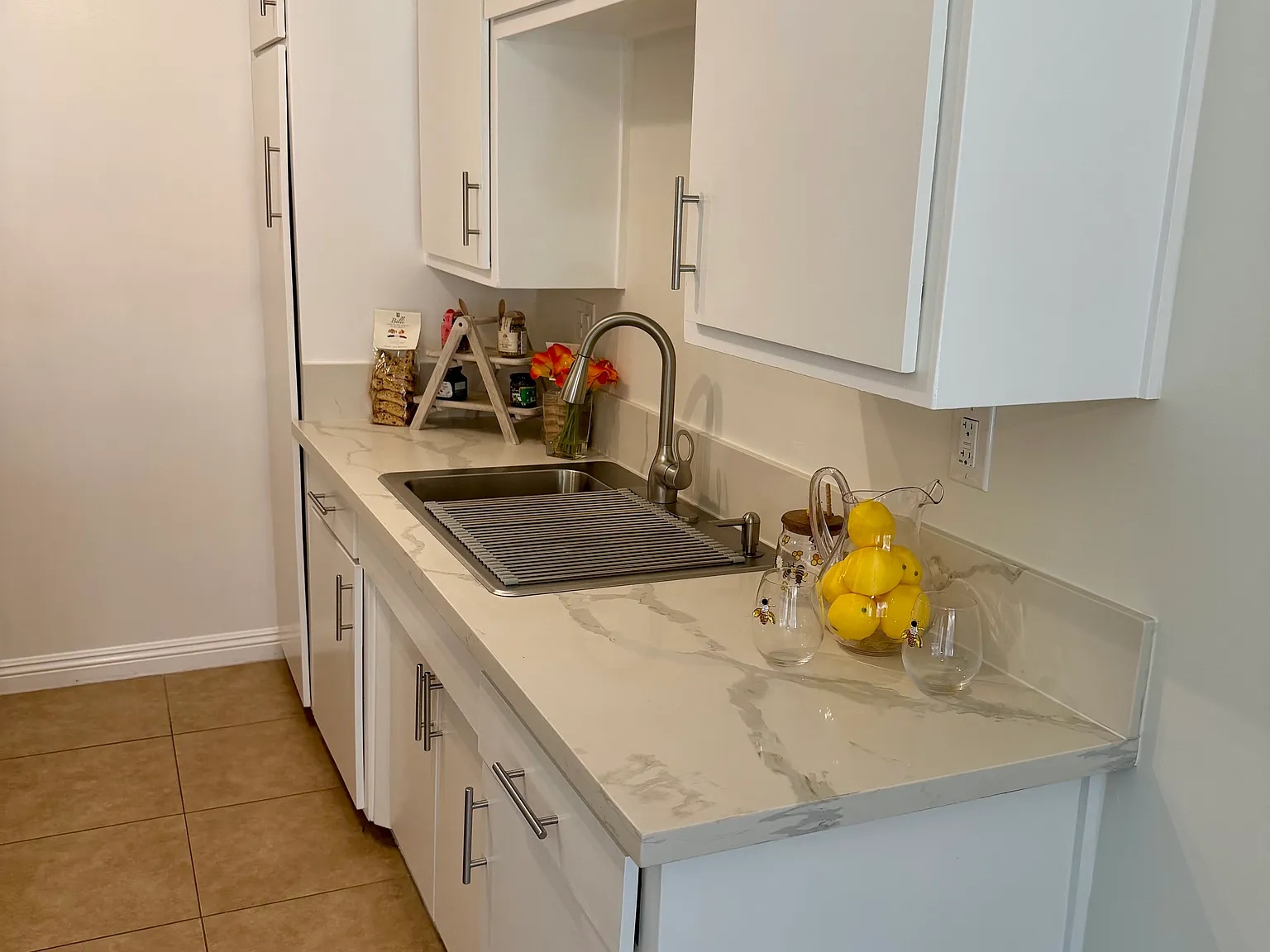 1814 N Serrano Ave — Photo 3