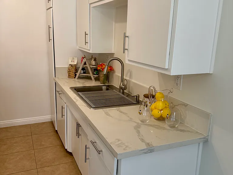 1814 N Serrano Ave #2 — Photo 3