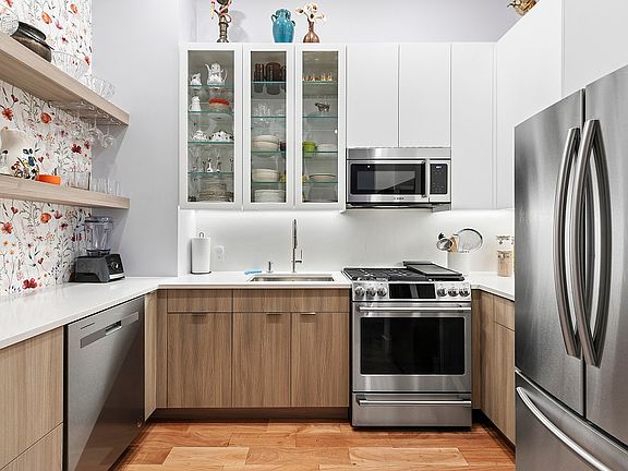 5th image of 251 W 19th St APT 2D