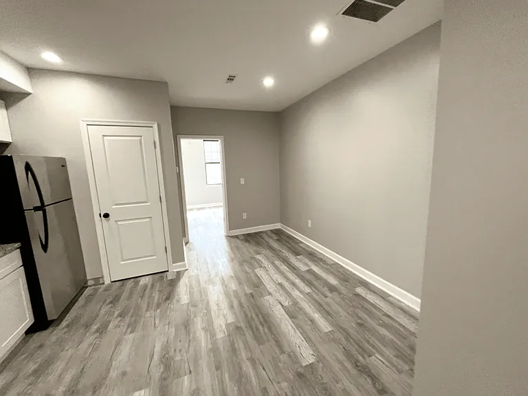 200 E 22nd St #1 — Photo 3