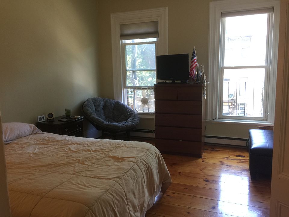 2nd image of 146 W Concord St APT 2