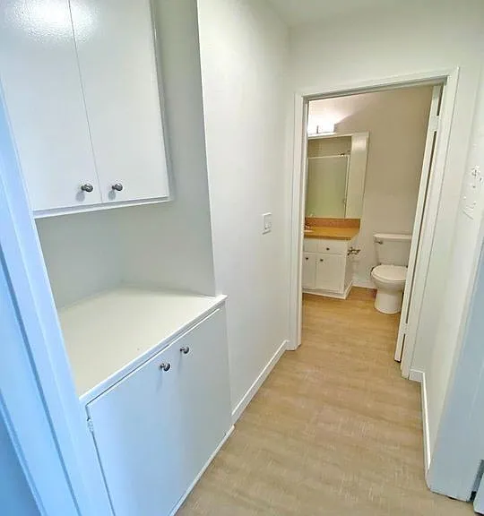 118 S Wetherly Dr — Photo 9