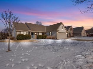 1960 Foxcroft LANE, Waukesha, WI 53189