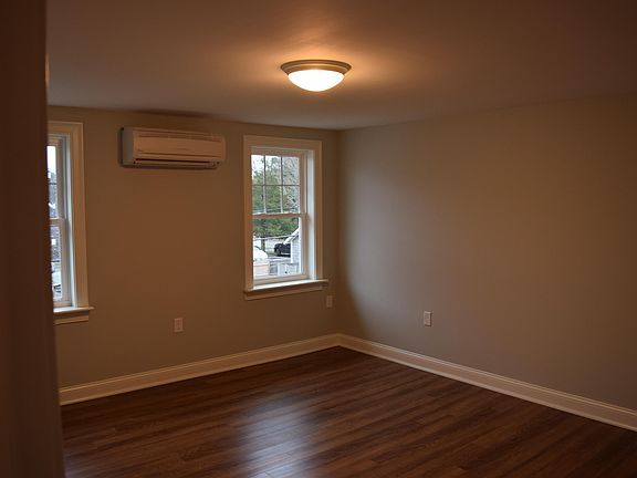 Bedroom (with 1/2 bath)