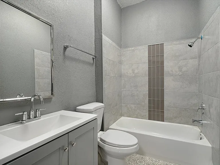 156 N Tucker St — Photo 17
