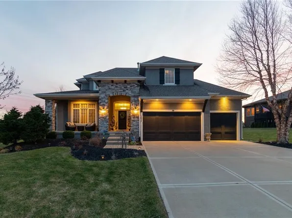 7026 Belmont Dr, Shawnee, KS 66226