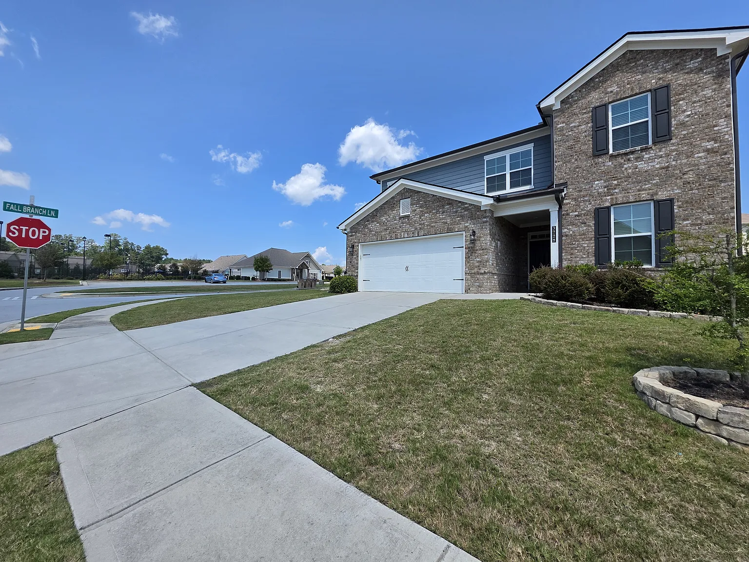 5 bed, 2754 sqft, $2,800 — Photo 3