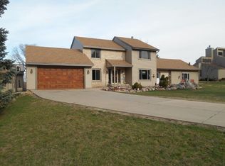 8353 Delaney Cir, Inver Grove Heights, MN 55076