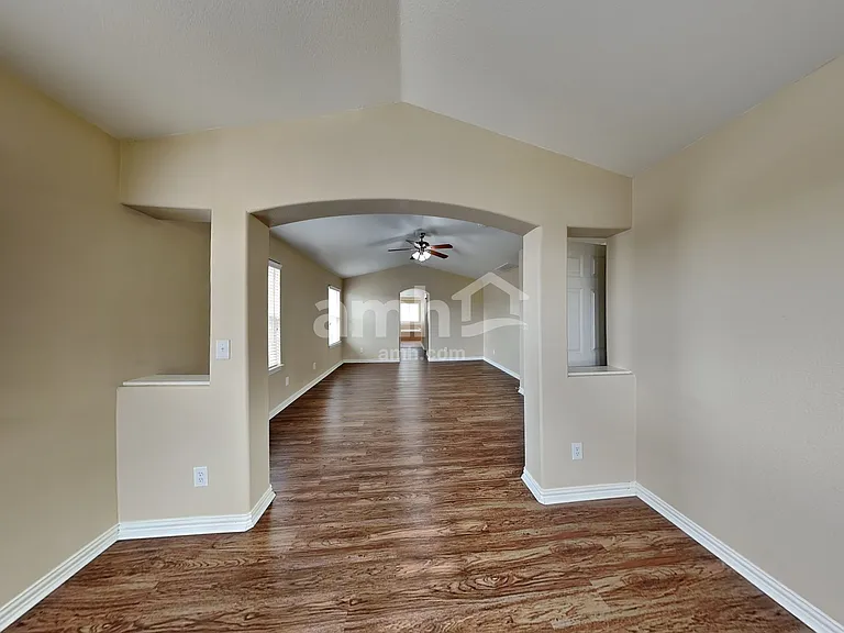 13009 Magnolia St — Photo 11