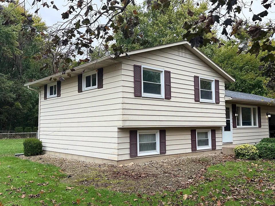 24425 Rolling Oak Dr
