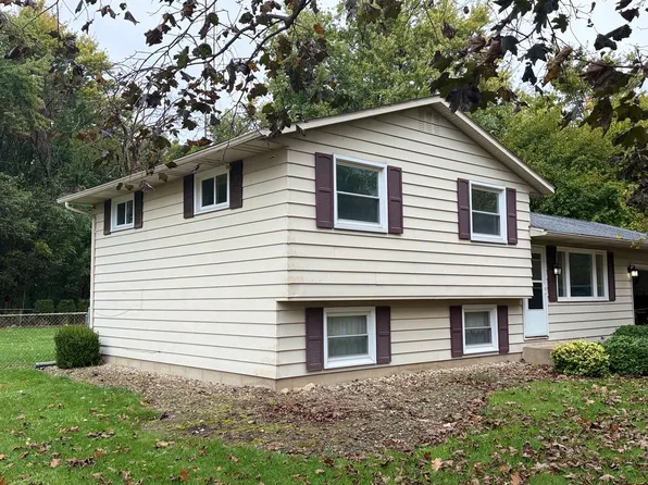 24425 Rolling Oak Dr, South Bend, IN 46628
