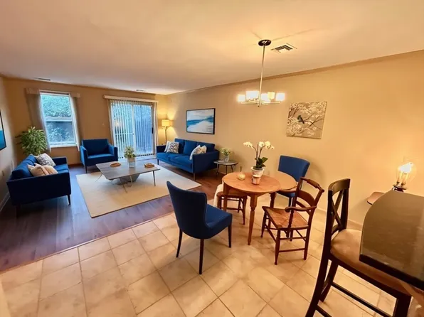 97 Anderer Ln APT 105, West Roxbury, MA 02132