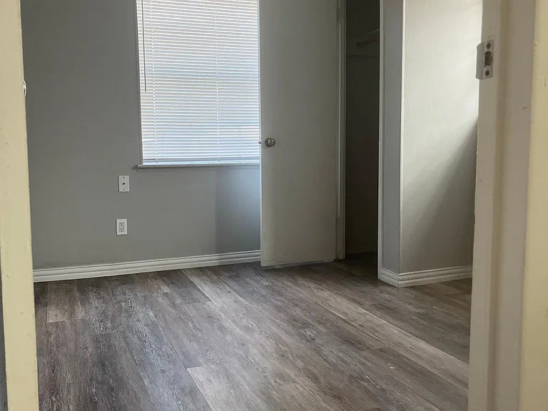 710 E Avenue G #5 — Photo 14