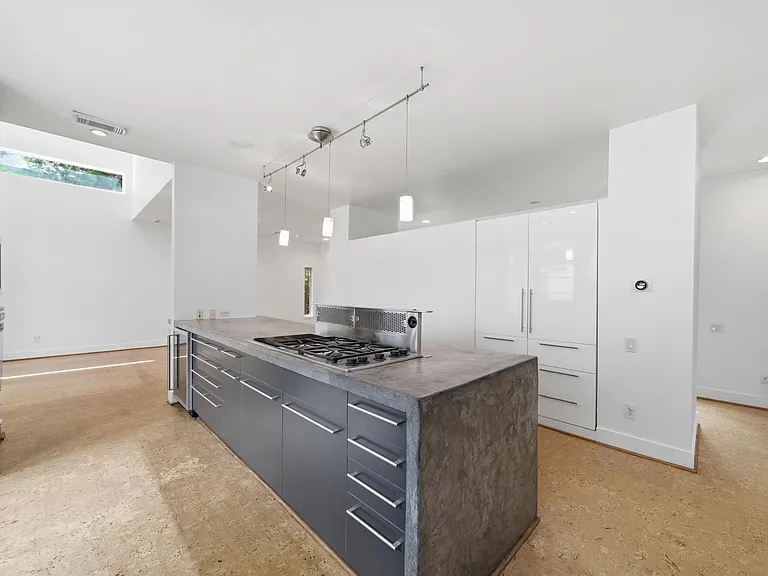 7002 Newcastle St — Photo 29