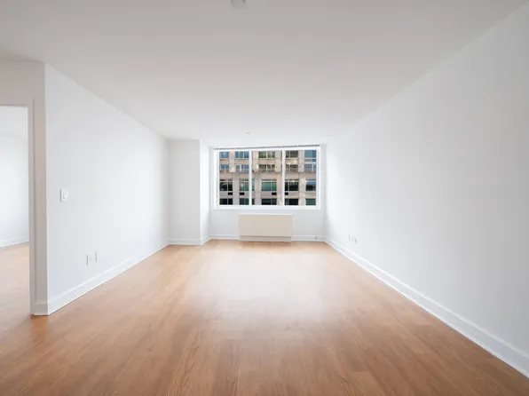 140 Riverside Boulevard image 1 of 28