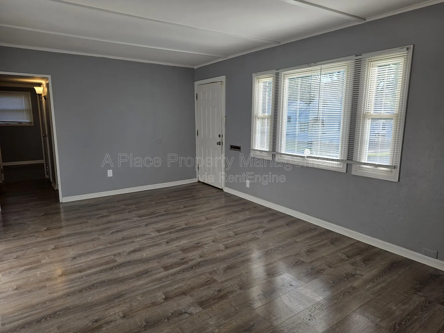 3 bed, 1.0 bath, 1041 sqft, $1,295 — Photo 3