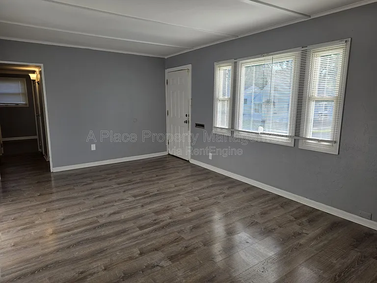 6042 Hancock Ave — Photo 3